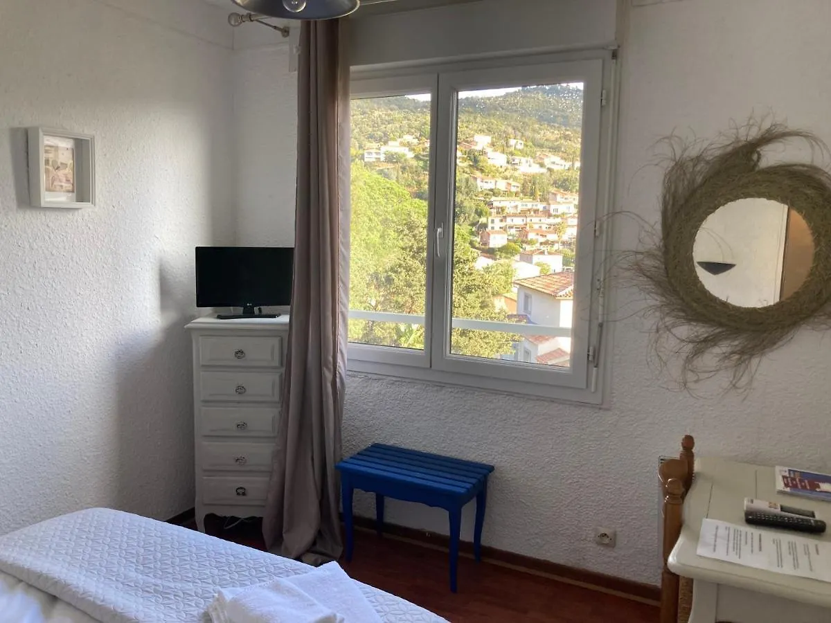 ** Hotel Hôtel Paradis Bormes-les-Mimosas France